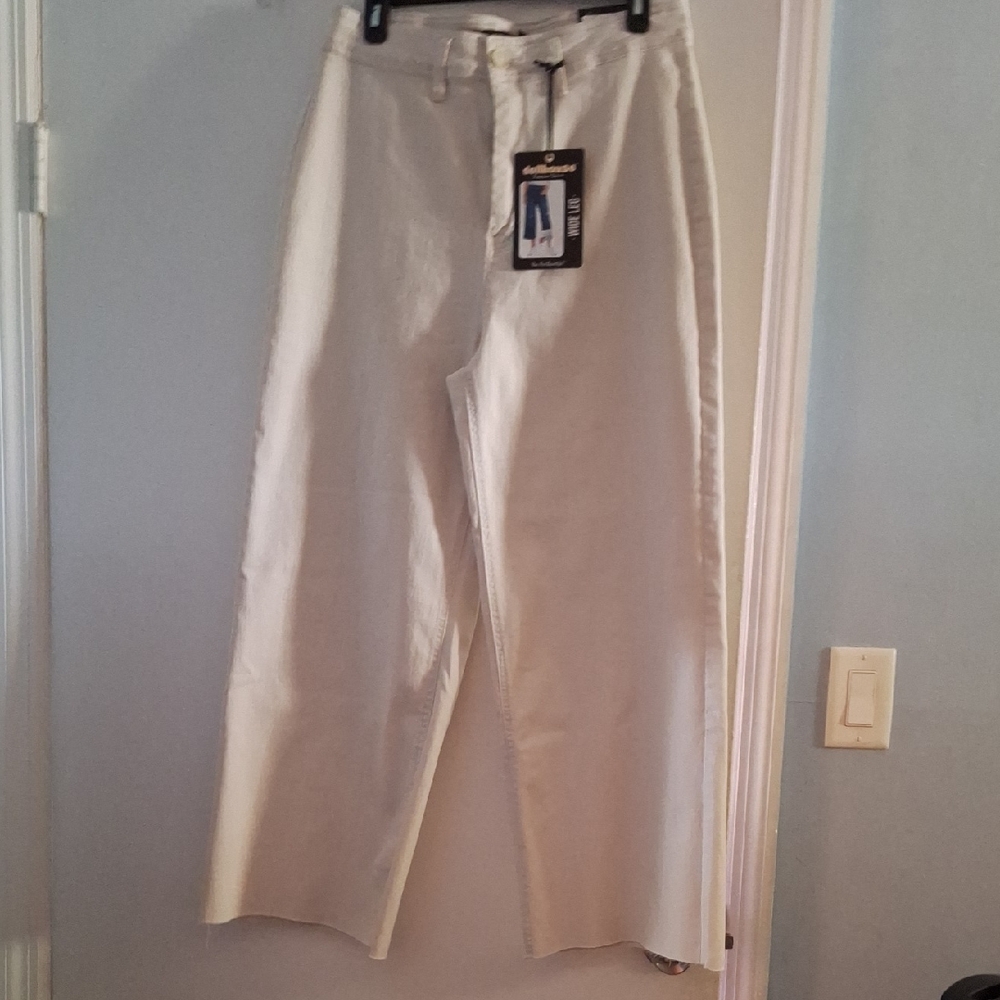 Wide Leg Flare Jeans Capri in Cream